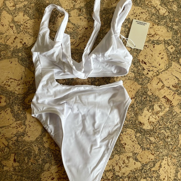 MONDAY SWIMWEAR ST. BARTH'S ONE PIECE - WHITE SIZE P - Picture 4 of 7
